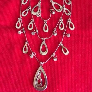 Beautiful tiered necklace.